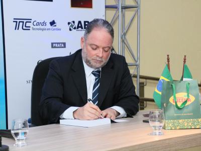 I FÓRUM DE DIREITO DO TRABALHO E PREVIDENCIÁRIO: Entendendo as reformas.