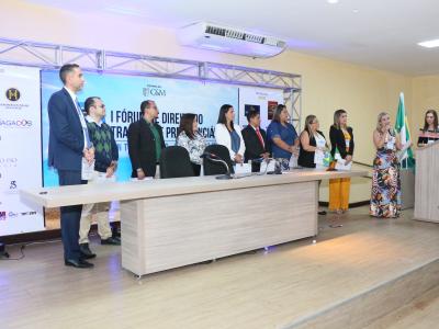 I FÓRUM DE DIREITO DO TRABALHO E PREVIDENCIÁRIO: Entendendo as reformas.