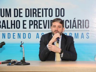 I FÓRUM DE DIREITO DO TRABALHO E PREVIDENCIÁRIO: Entendendo as reformas.
